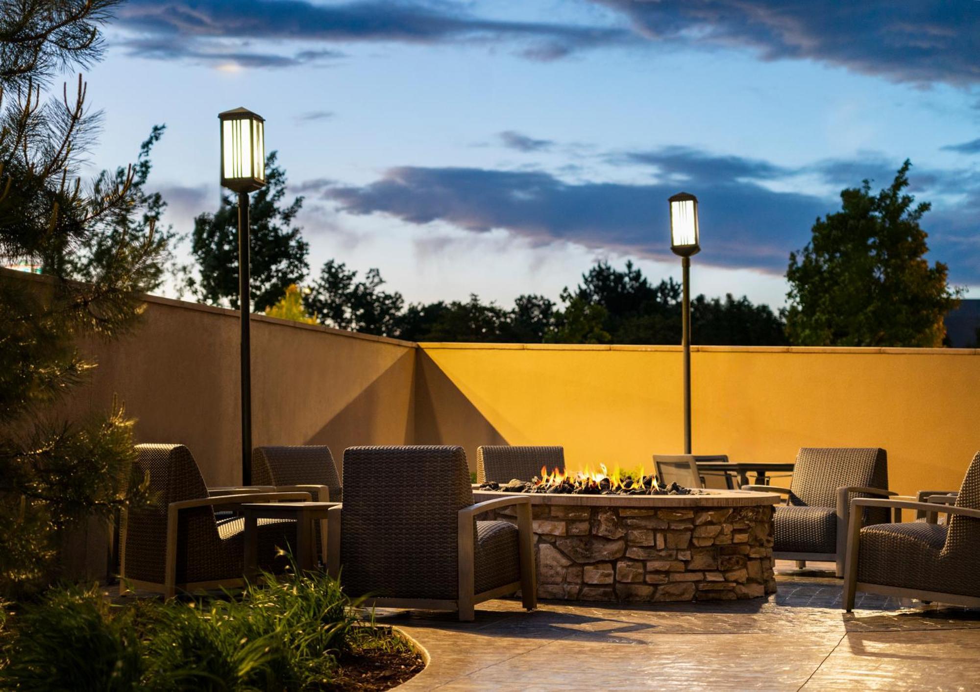 Courtyard By Marriott Denver North/Westminster Eastlake Екстериор снимка