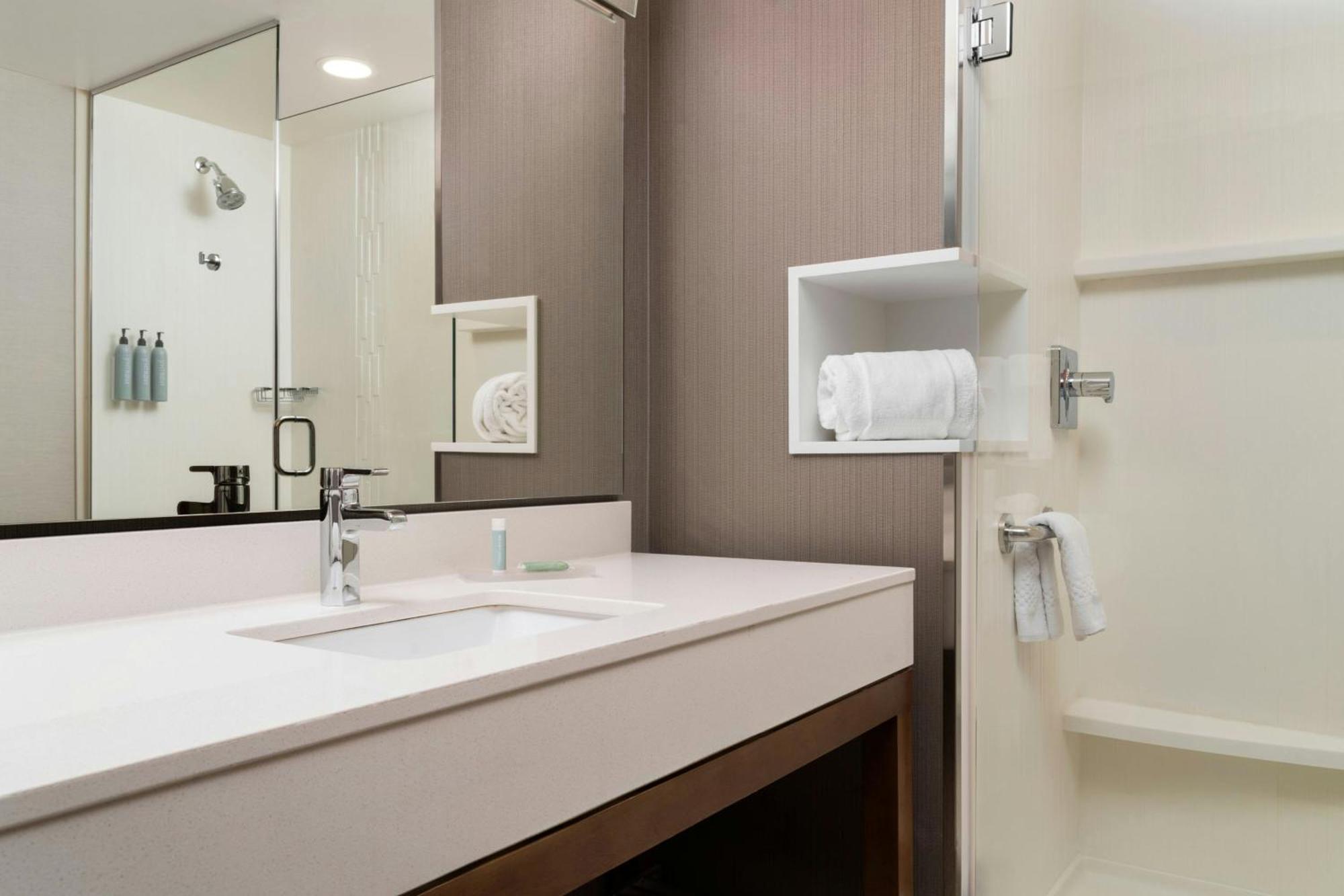 Courtyard By Marriott Denver North/Westminster Eastlake Екстериор снимка