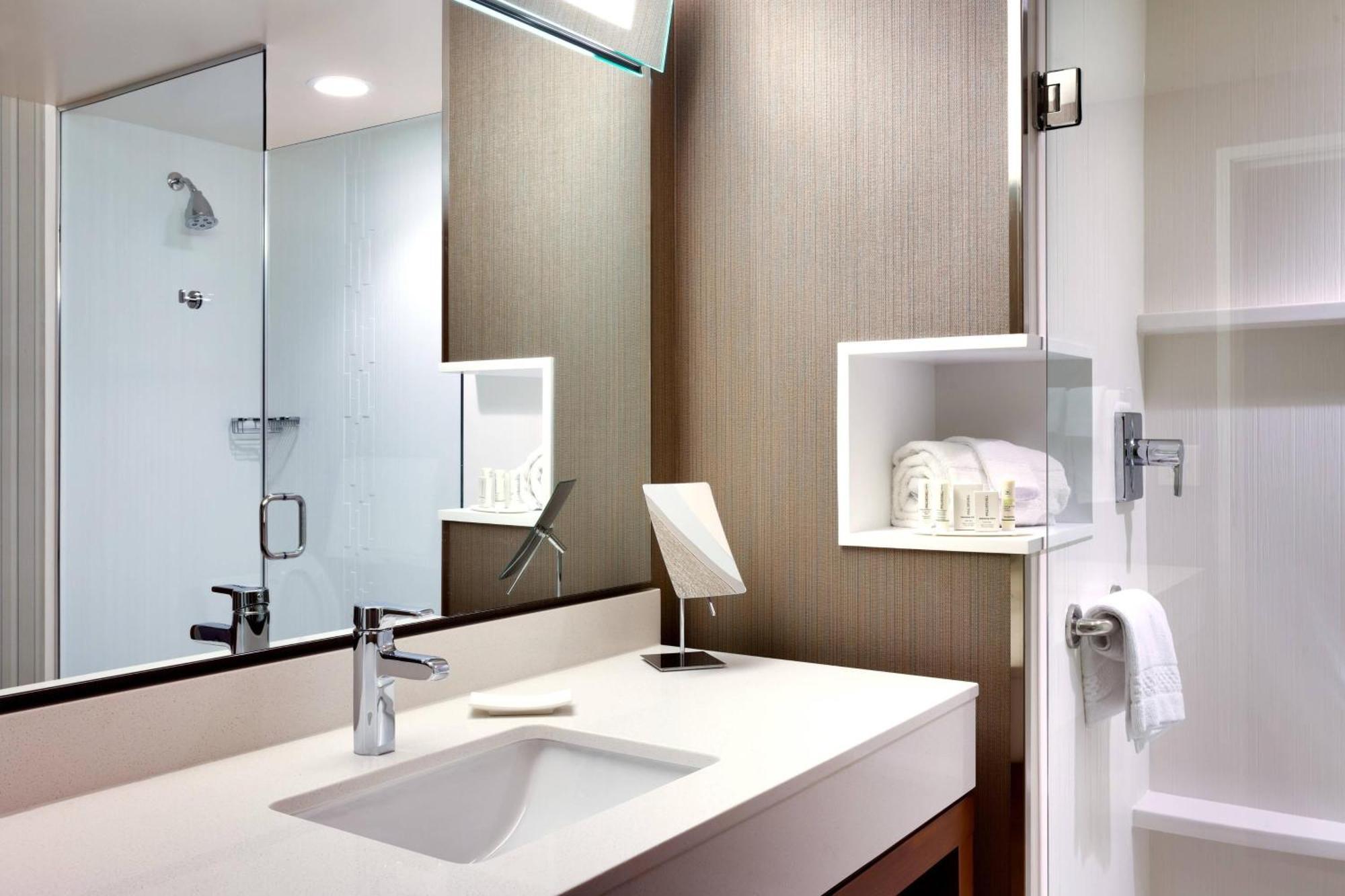 Courtyard By Marriott Denver North/Westminster Eastlake Екстериор снимка