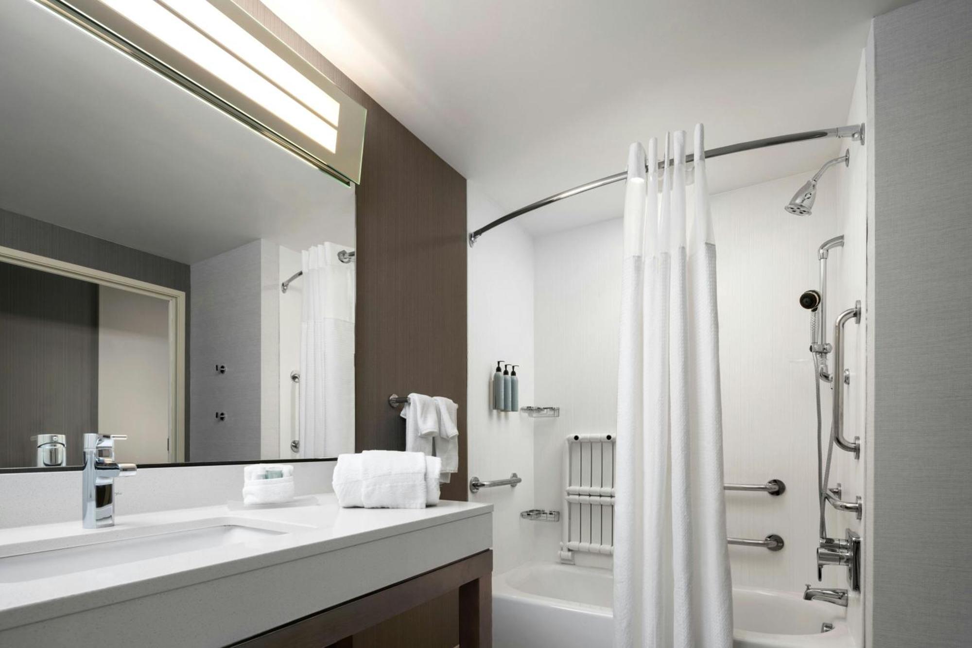Courtyard By Marriott Denver North/Westminster Eastlake Екстериор снимка